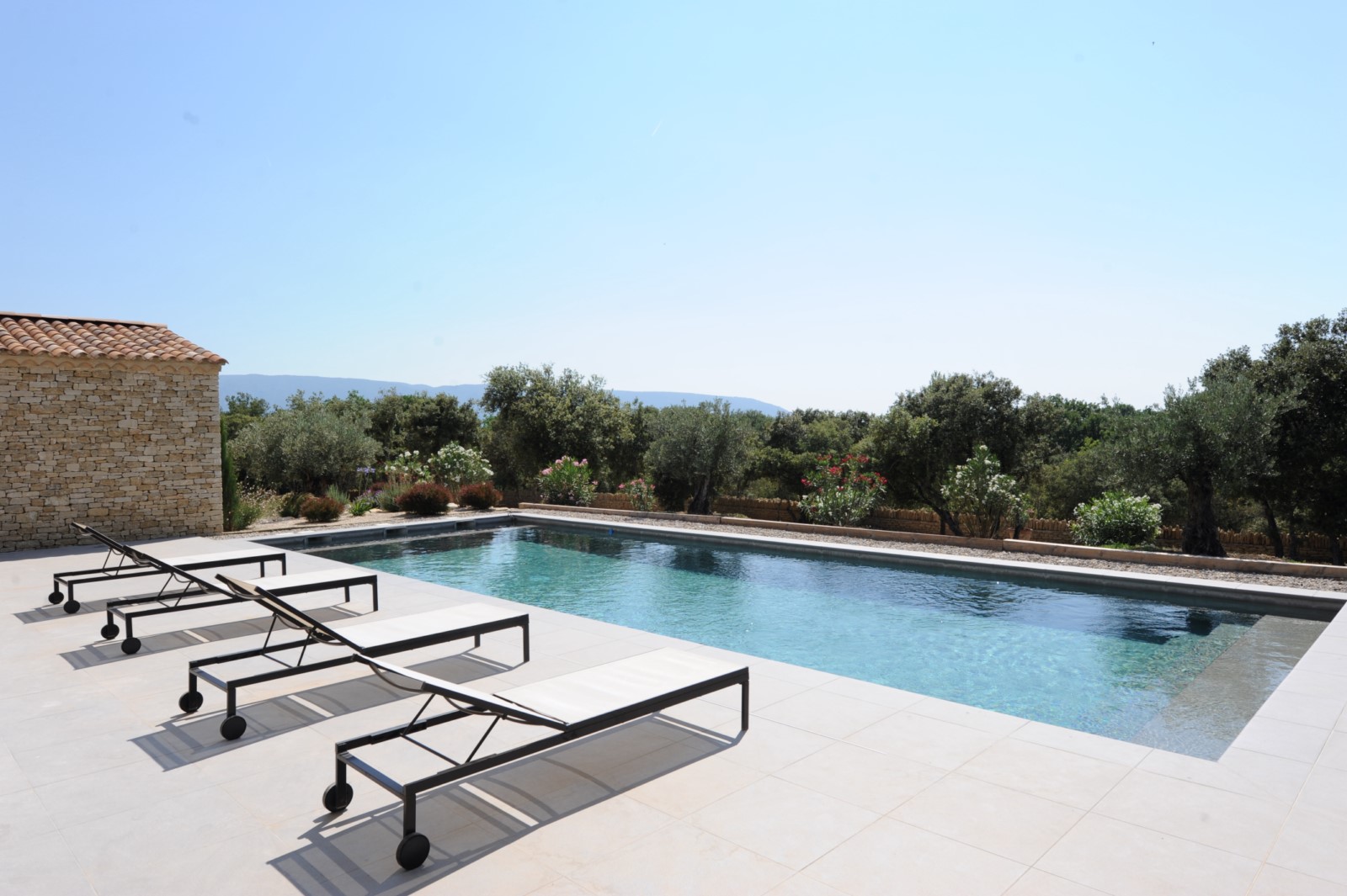 Luberon, superbe villa en pierres avec prestations haut de gamme    