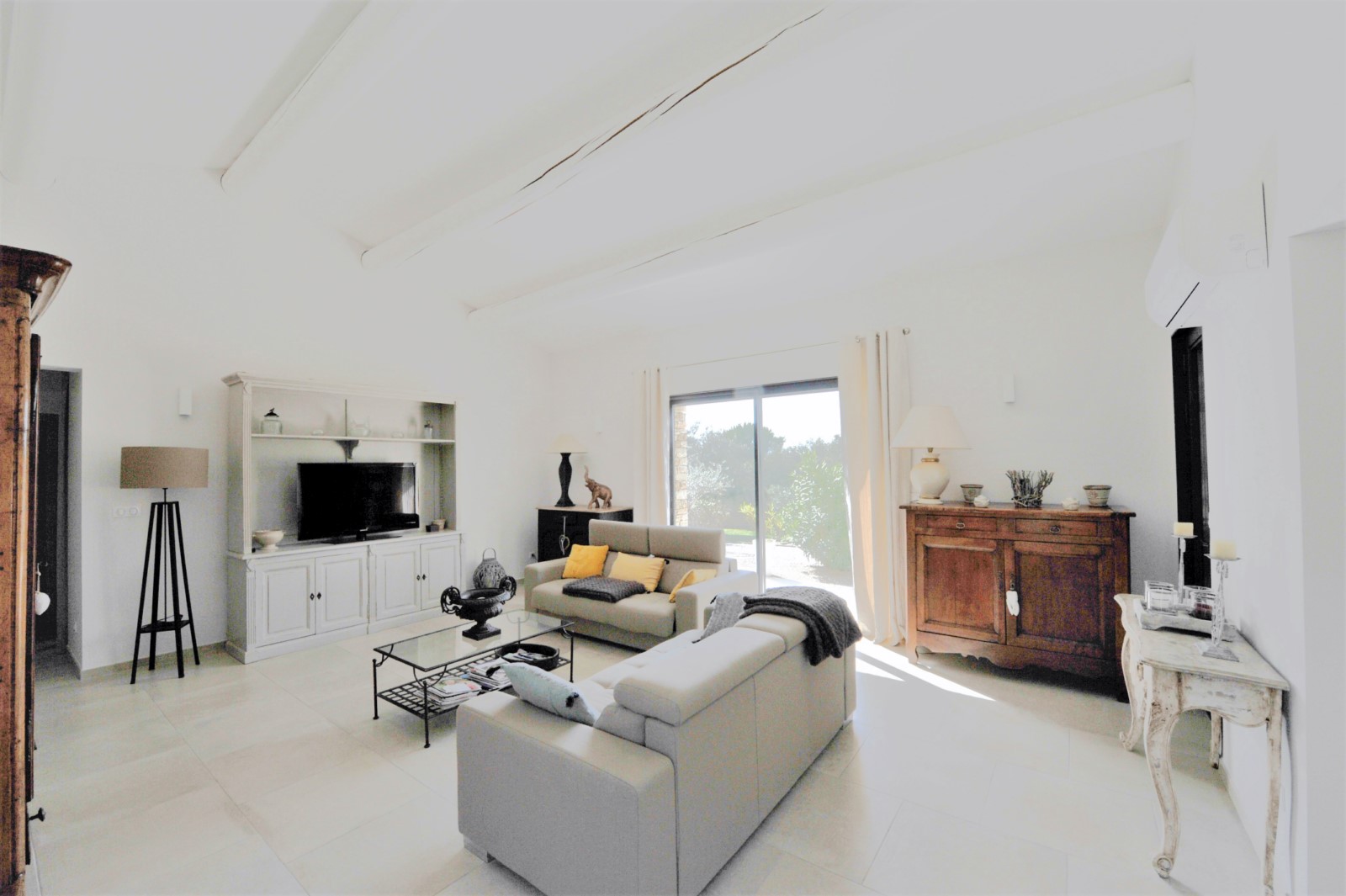 Luberon, superbe villa en pierres avec prestations haut de gamme    