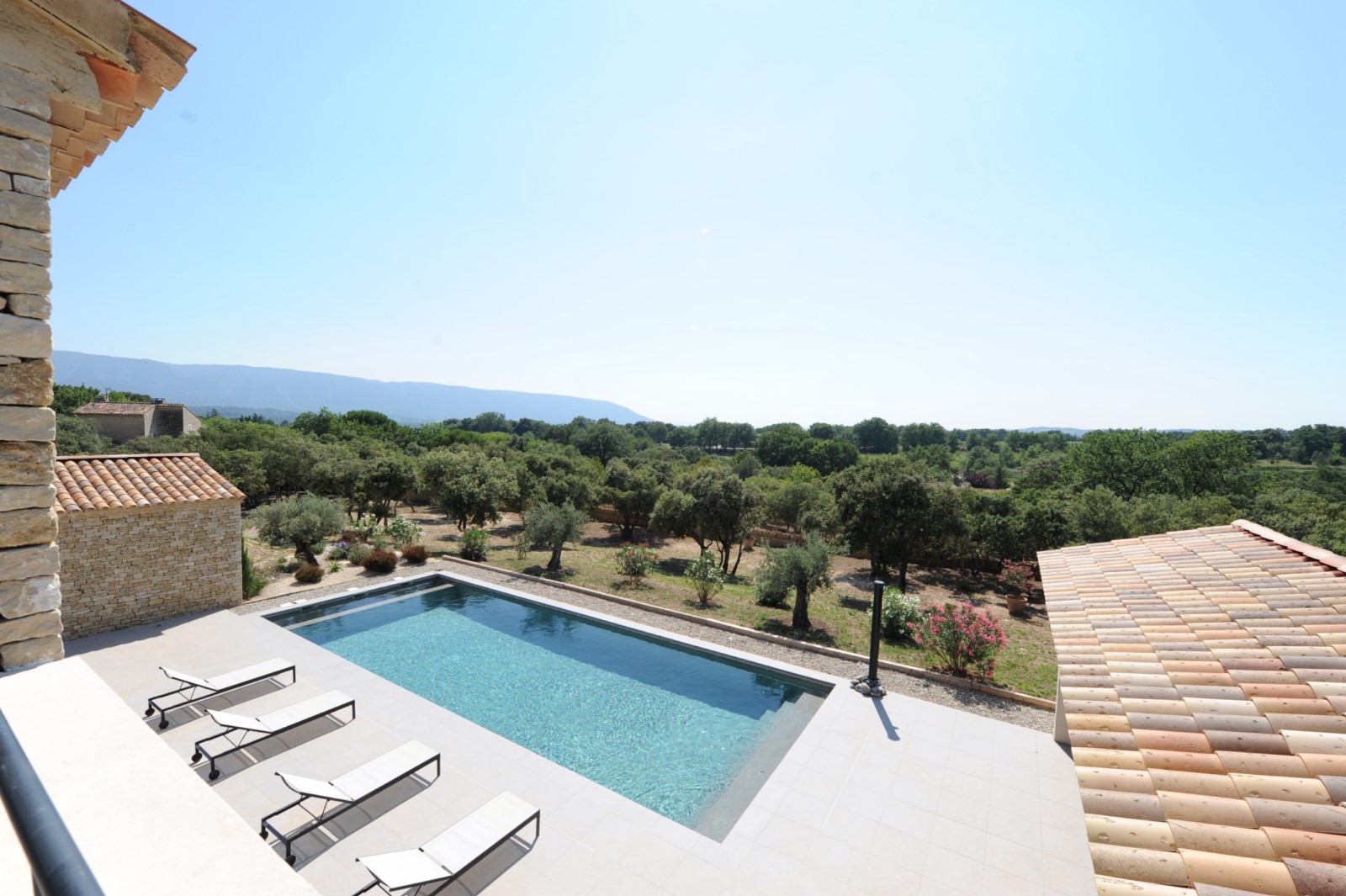 Luberon, superbe villa en pierres avec prestations haut de gamme    