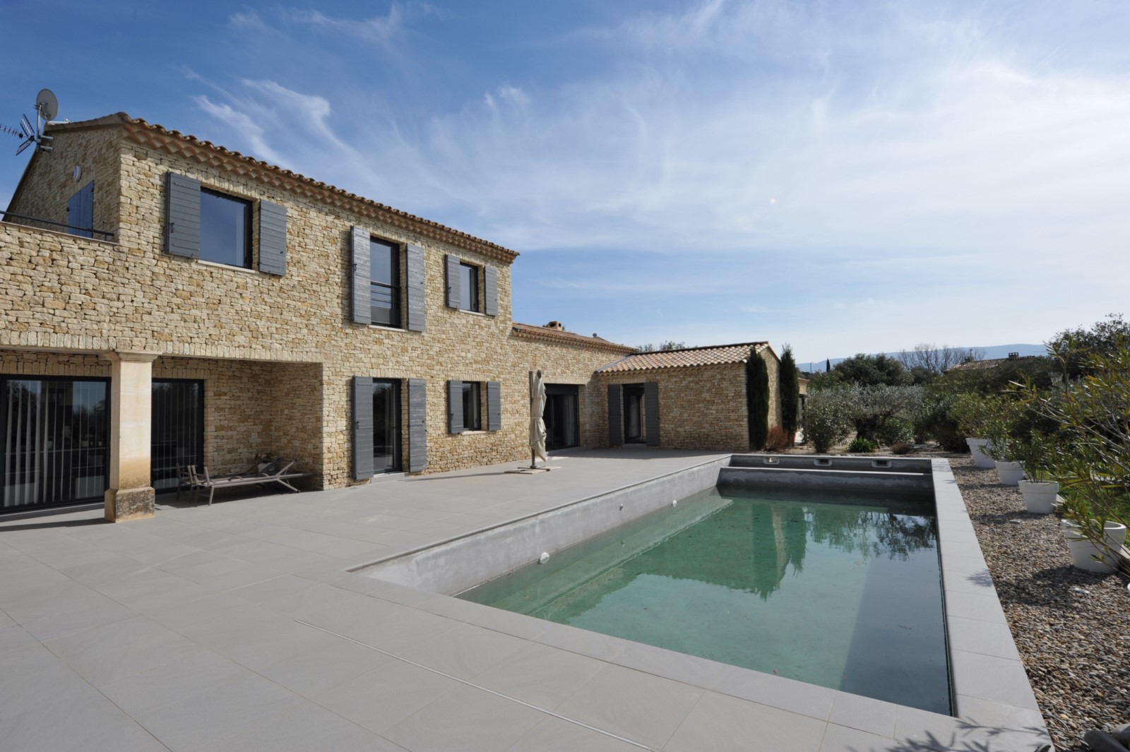 Luberon, superbe villa en pierres avec prestations haut de gamme    