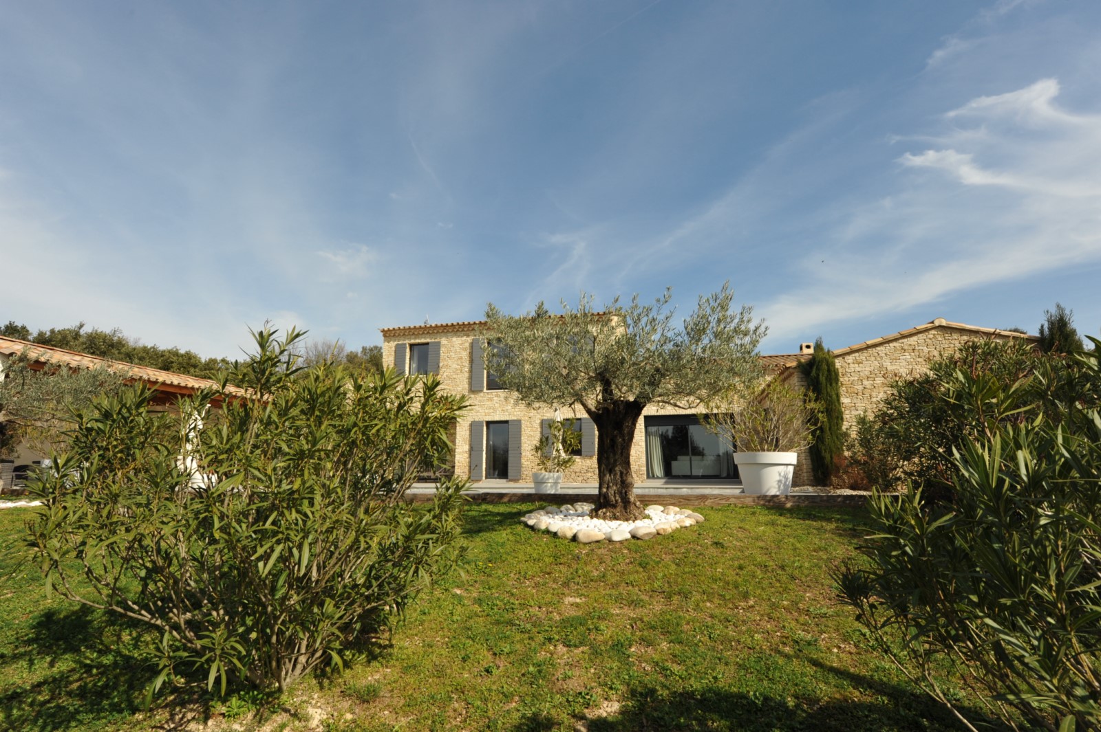 Luberon, superbe villa en pierres avec prestations haut de gamme    