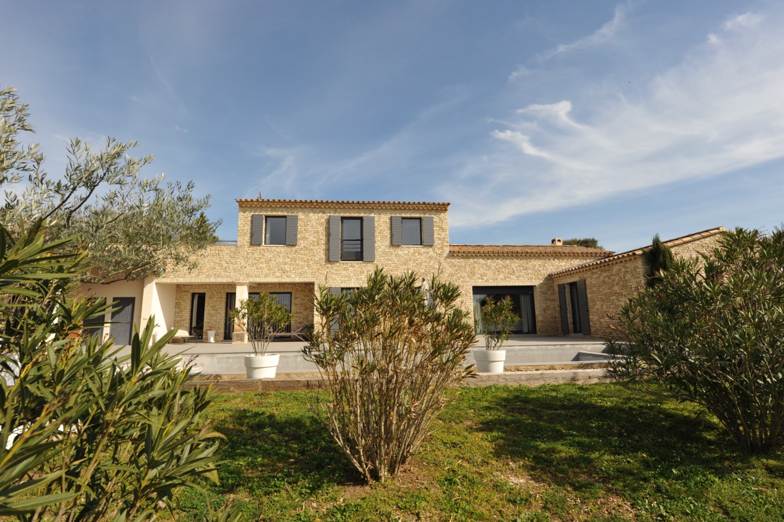 Luberon, superbe villa en pierres avec prestations haut de gamme    