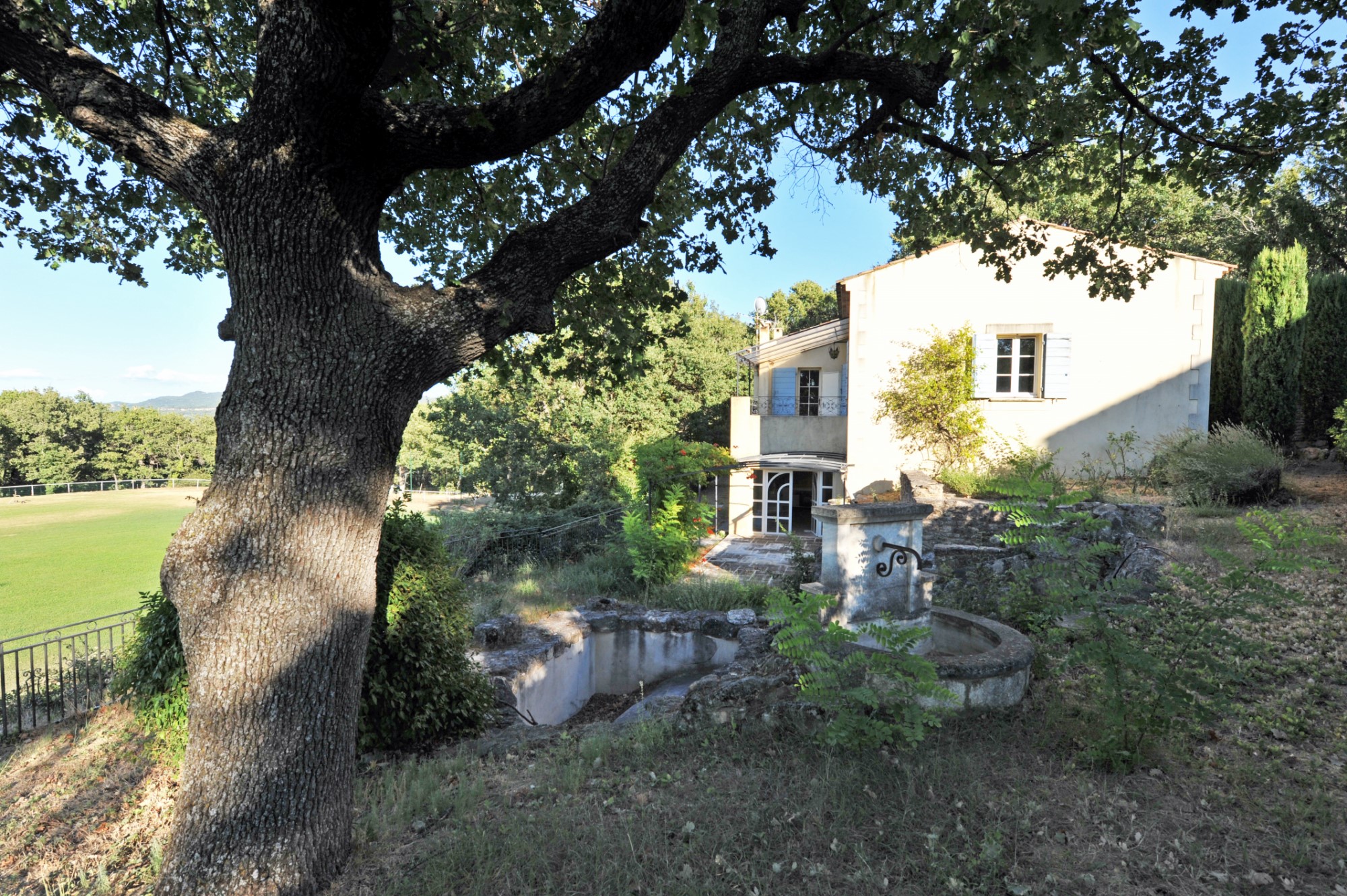 belle villa avec vue comprenant deux logements dans le Luberon   