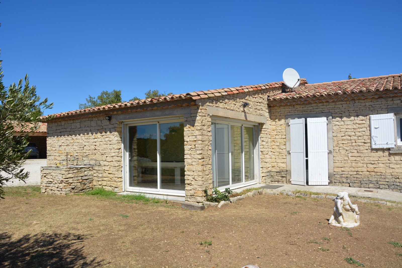 proche village de Gordes, villa en pierres avec vue panoramique   