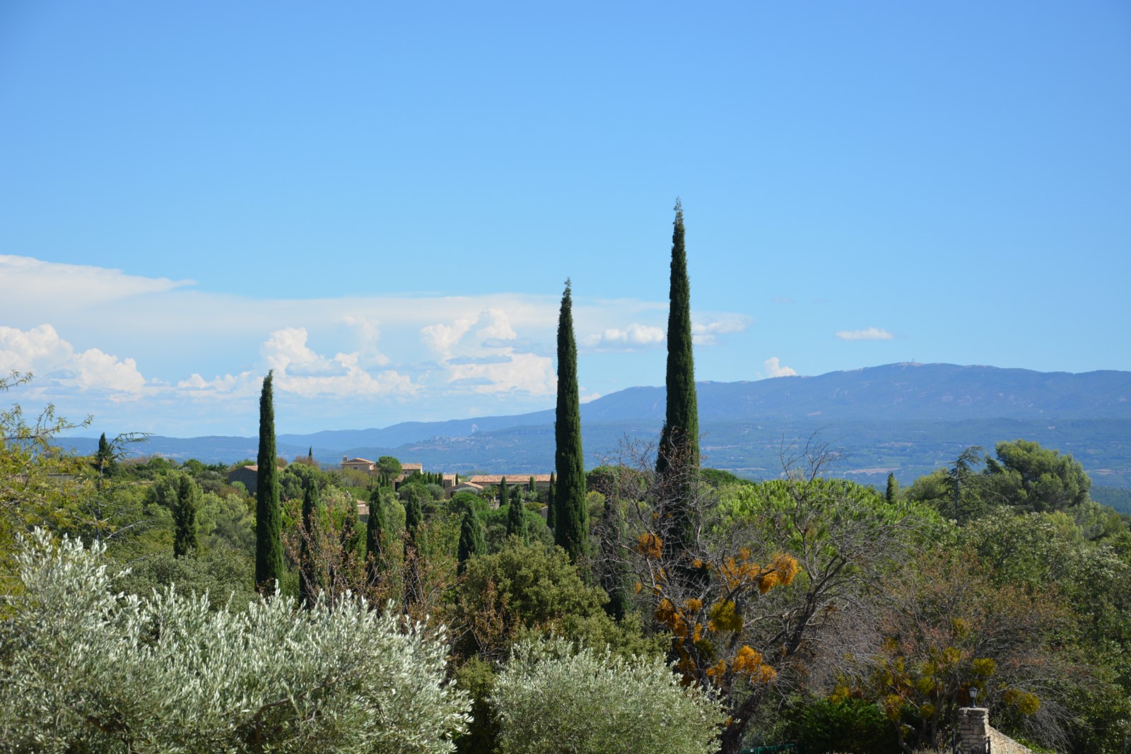proche village de Gordes, villa en pierres avec vue panoramique   