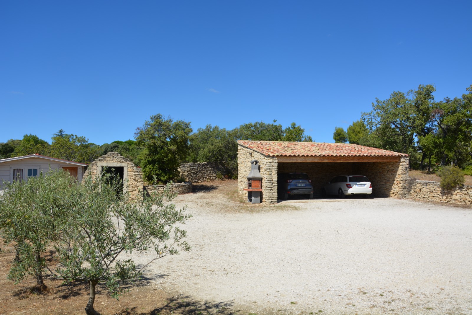 proche village de Gordes, villa en pierres avec vue panoramique   