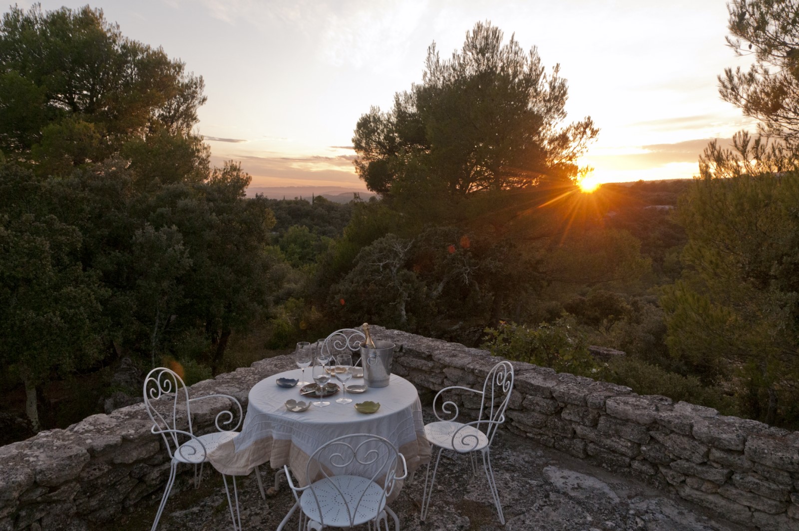 Gordes, authentique bergerie rénovée au calme sur plus d'un hectare   