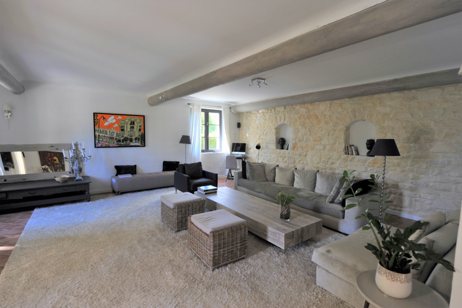 Luberon, maison de hameau en pierres avec piscine et belles prestations   