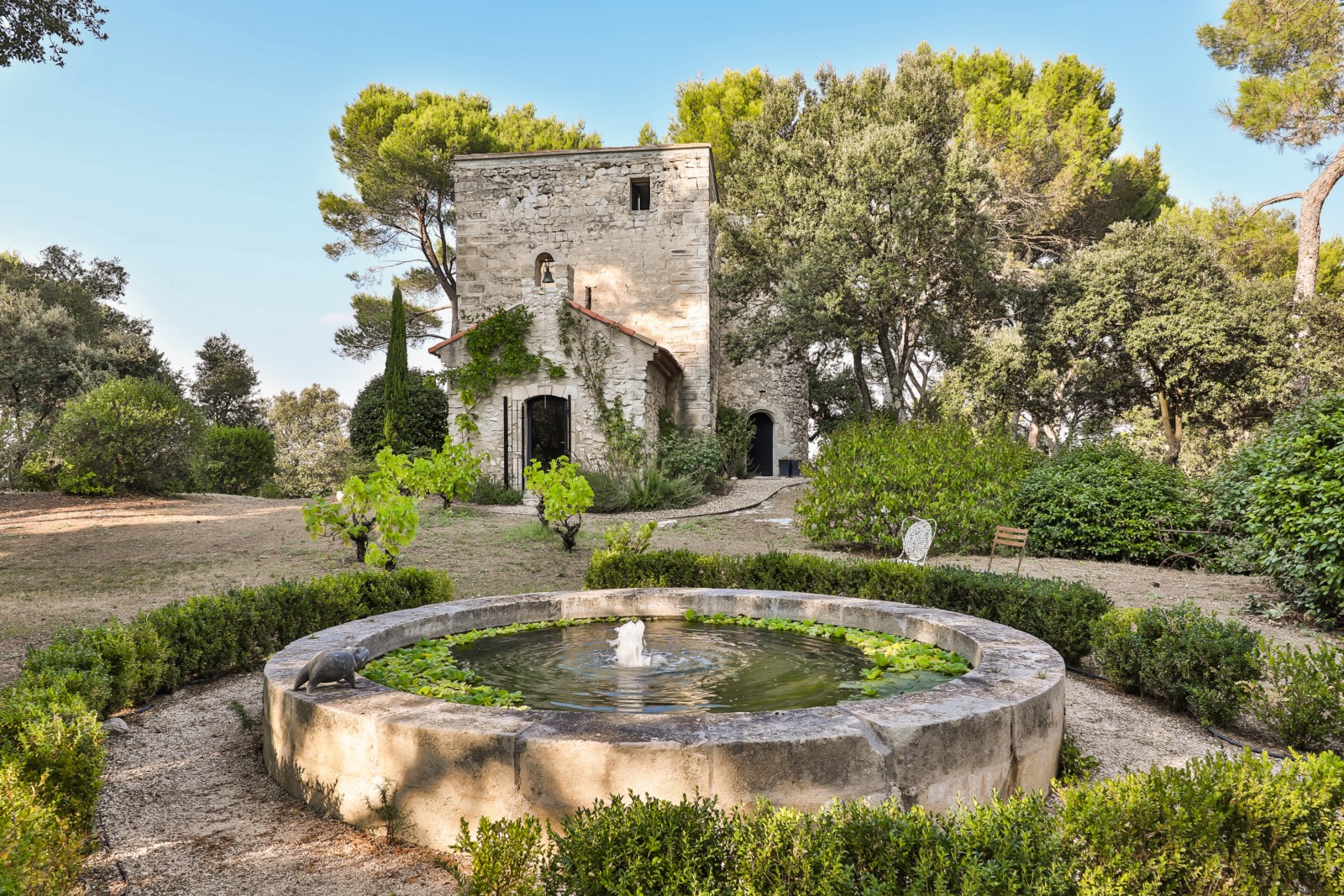 à proximité du Luberon, superbe maison dominante sur terrain clos   