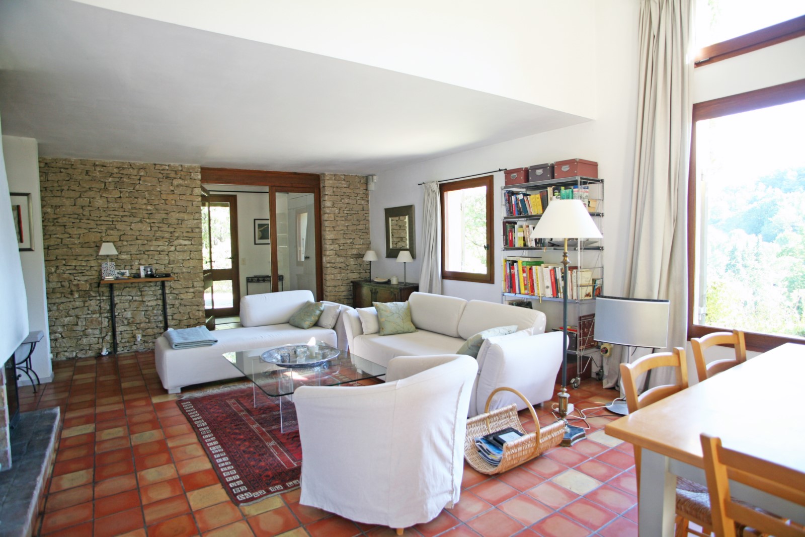 proche de  Ménerbes, maison d'architecte dans environnement calme   