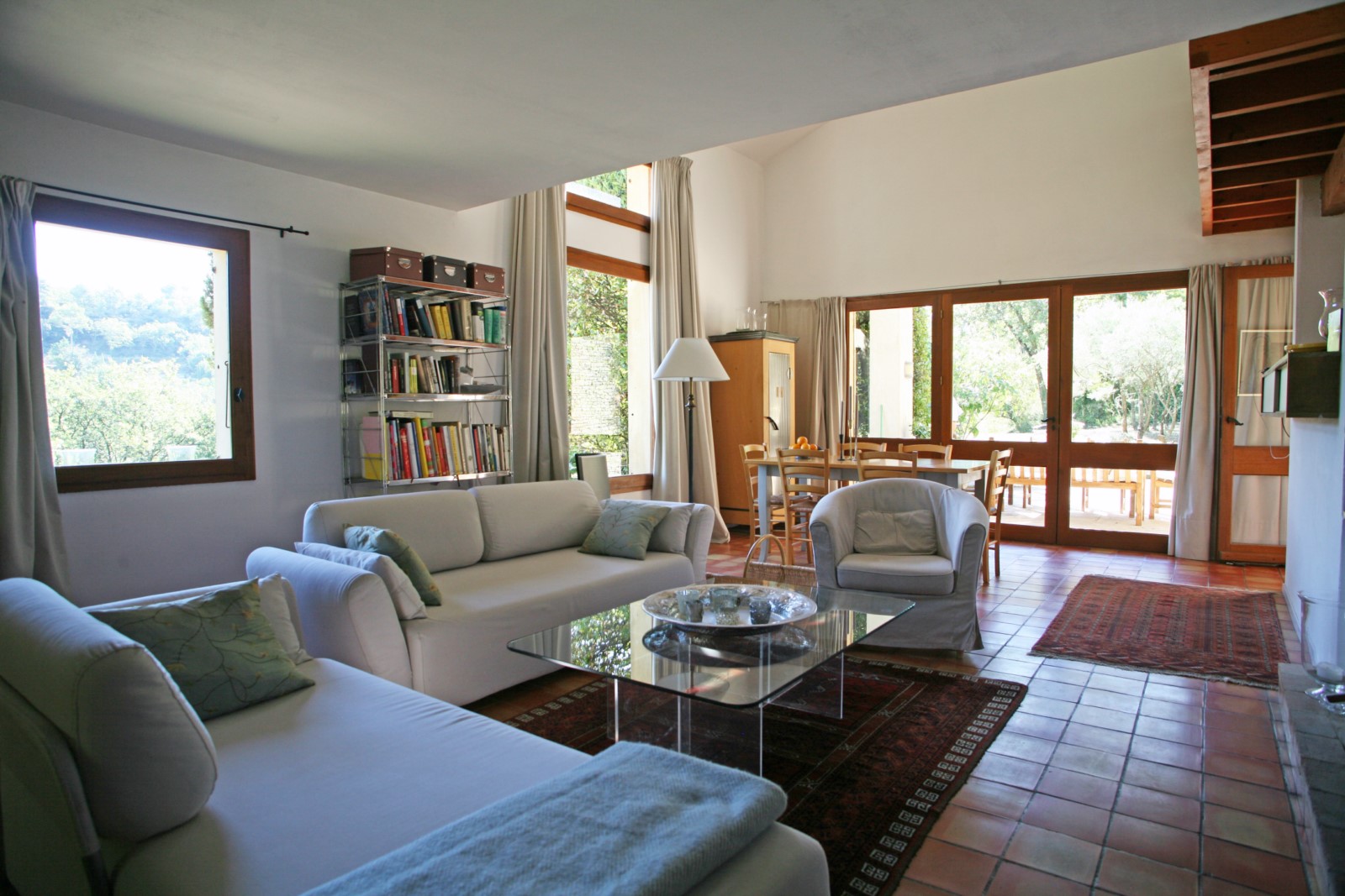 proche de  Ménerbes, maison d'architecte dans environnement calme   