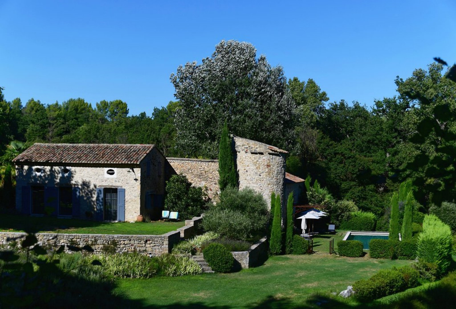 Goult, superbe propriété avec piscine sur terrain de 14 hectares   