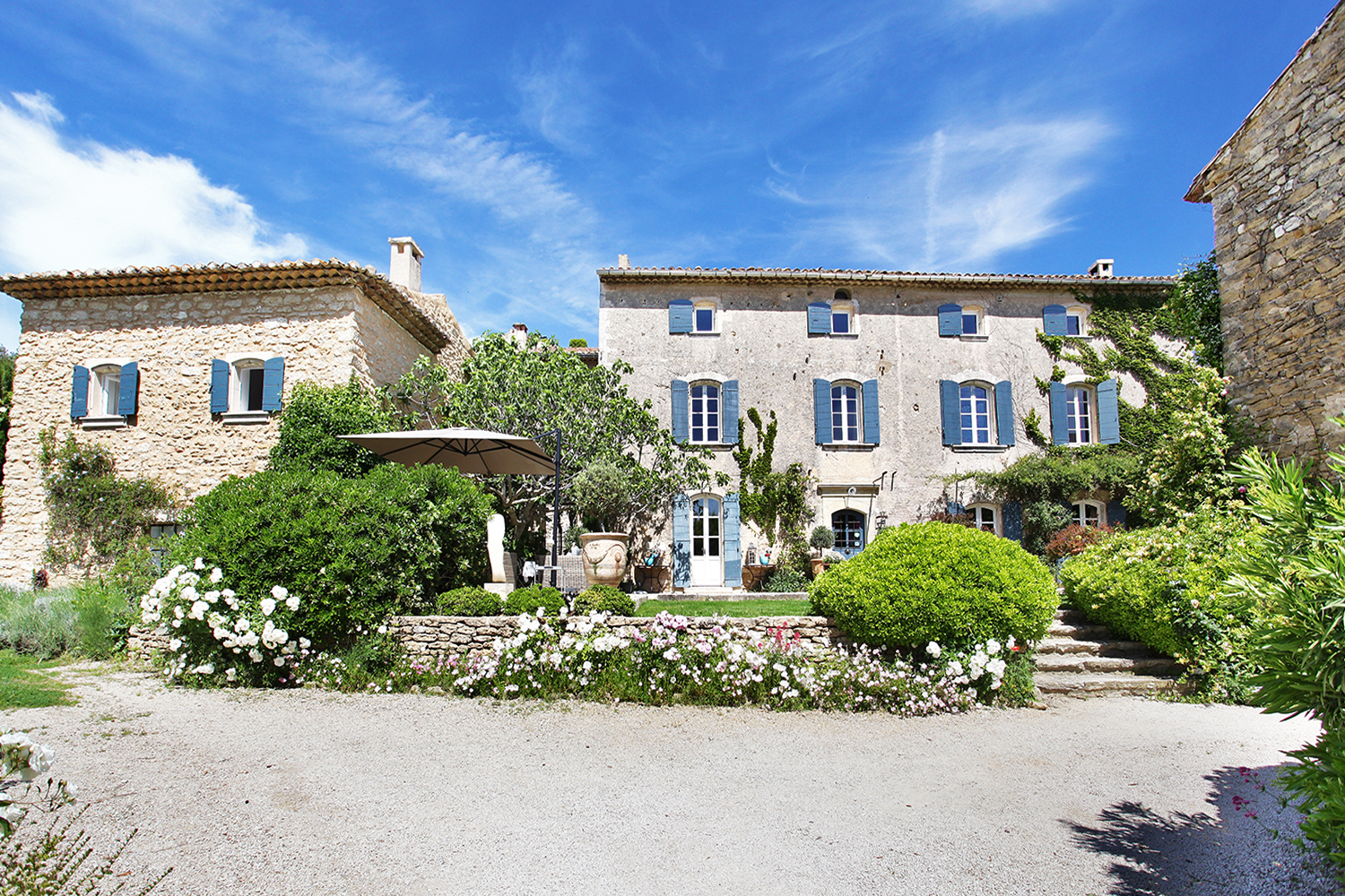 unique hameau privé au coeur du Parc Régional du Luberon   