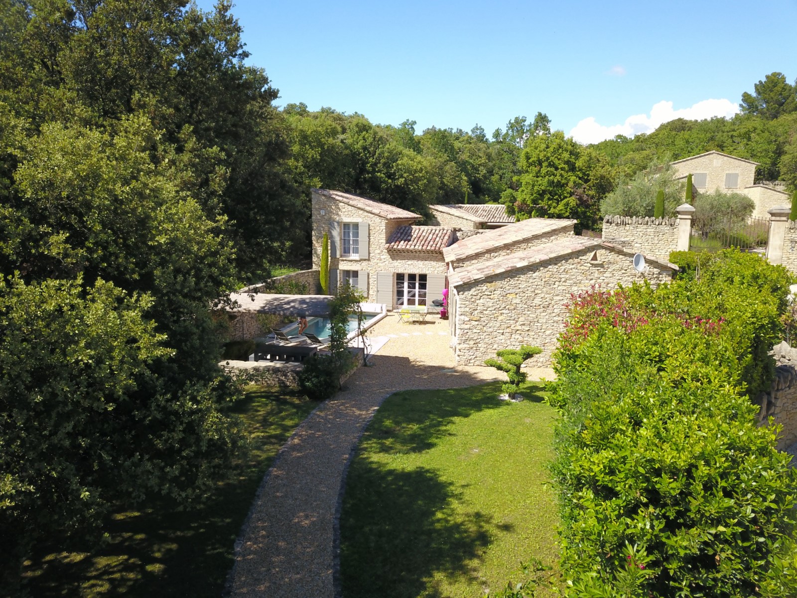 Gordes, maison de charme avec piscine   