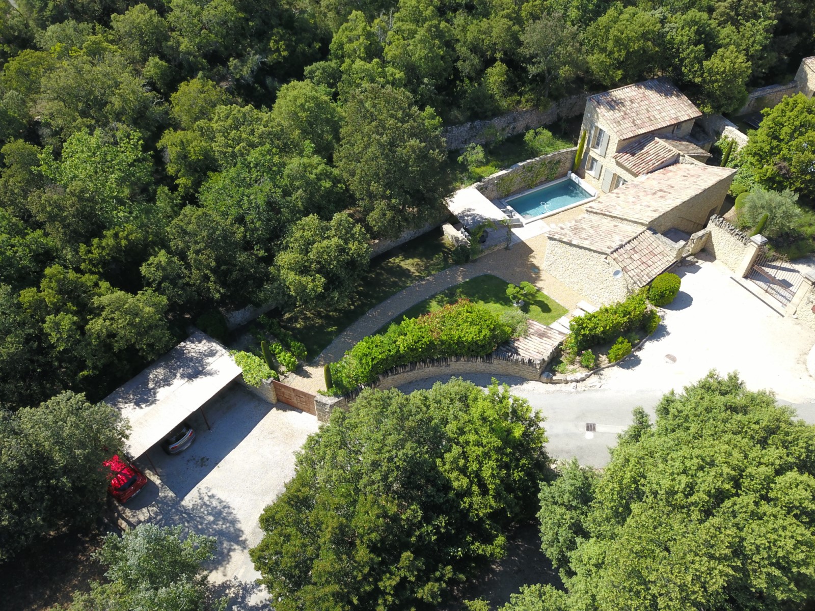 Gordes, maison de charme avec piscine   
