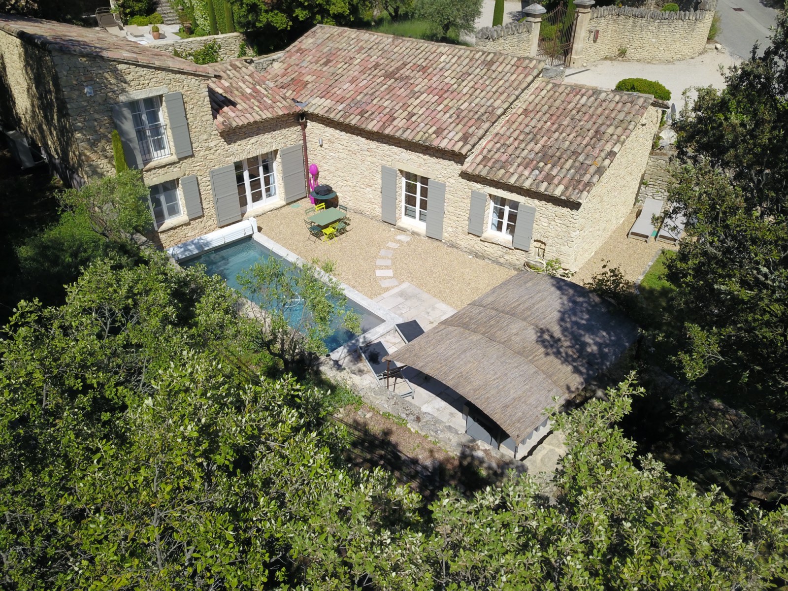 Gordes, maison de charme avec piscine   