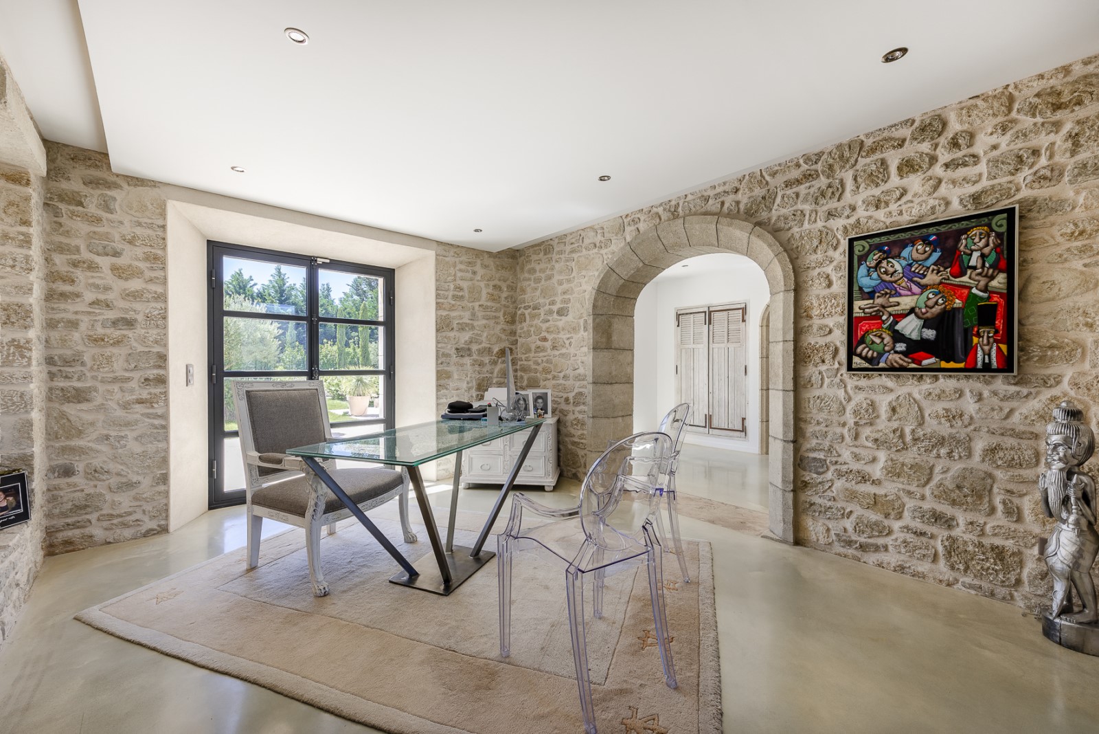 proche Lourmarin, authentique mas en pierres entièrement rénové sur 1,7 hectare   