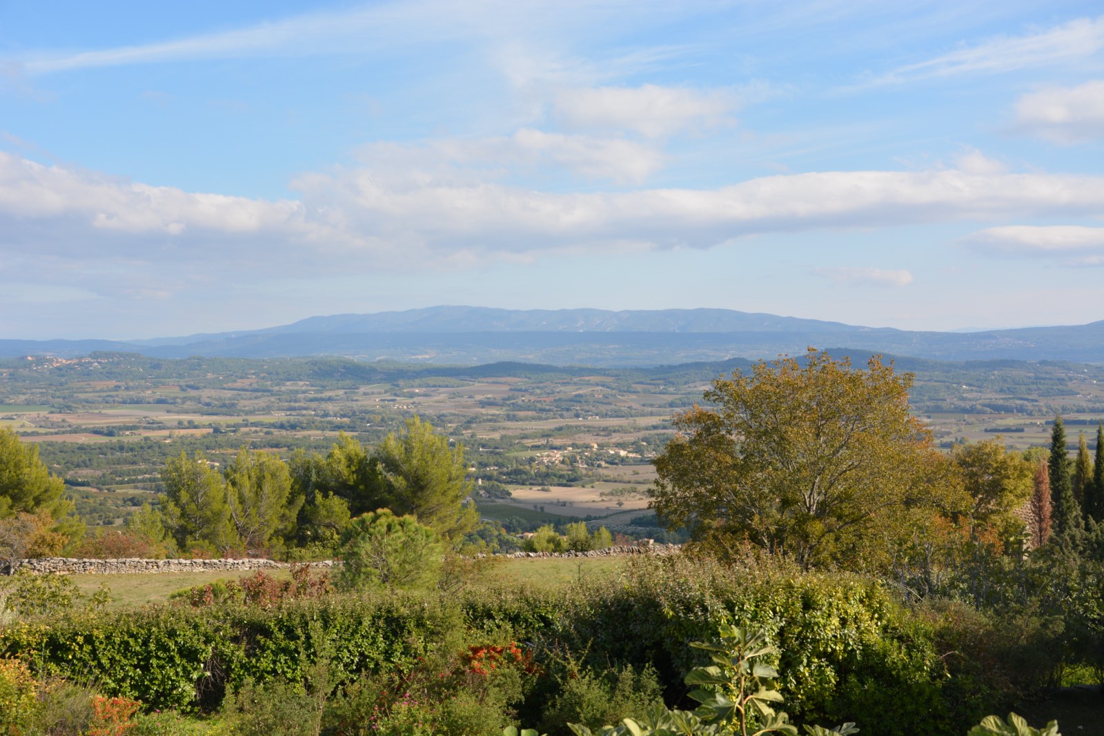Gordes, superbe terrain de village avec vues panoramiques   