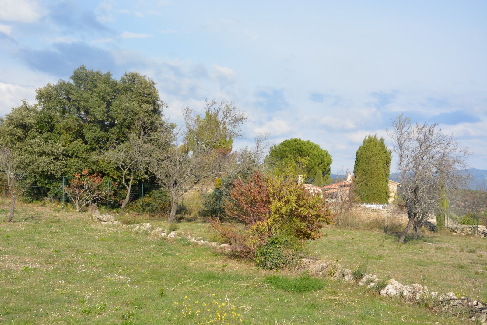Gordes, superbe terrain de village avec vues panoramiques   