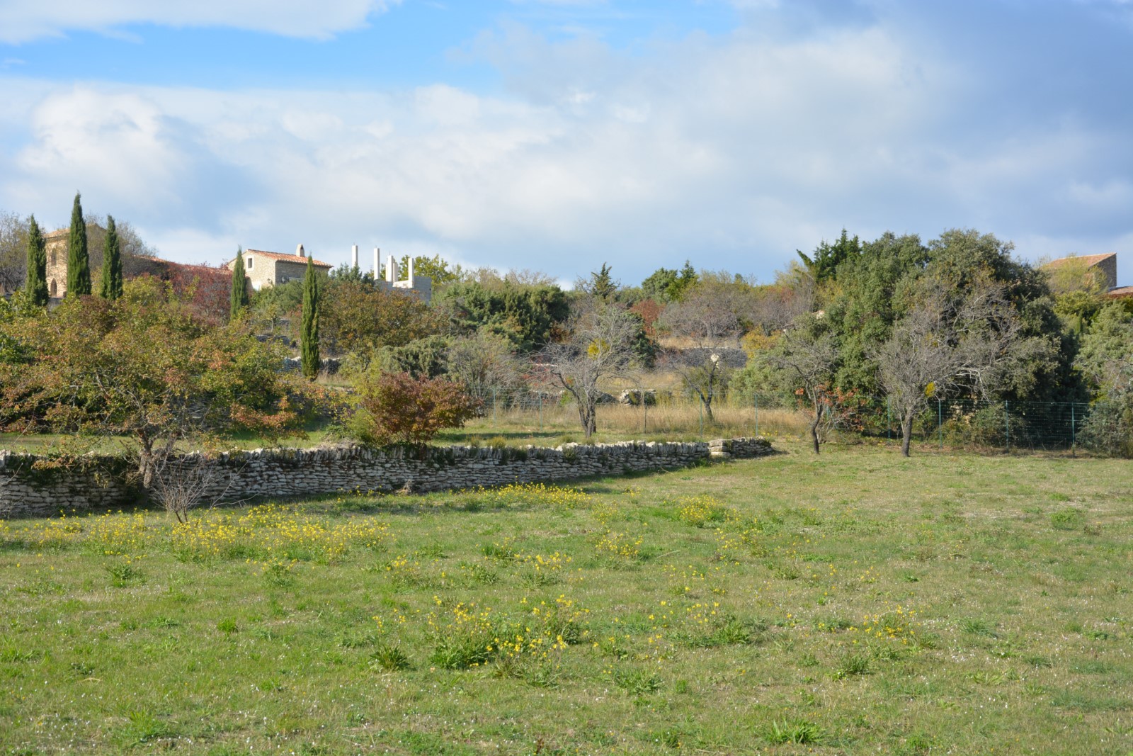 Gordes, superbe terrain de village avec vues panoramiques   