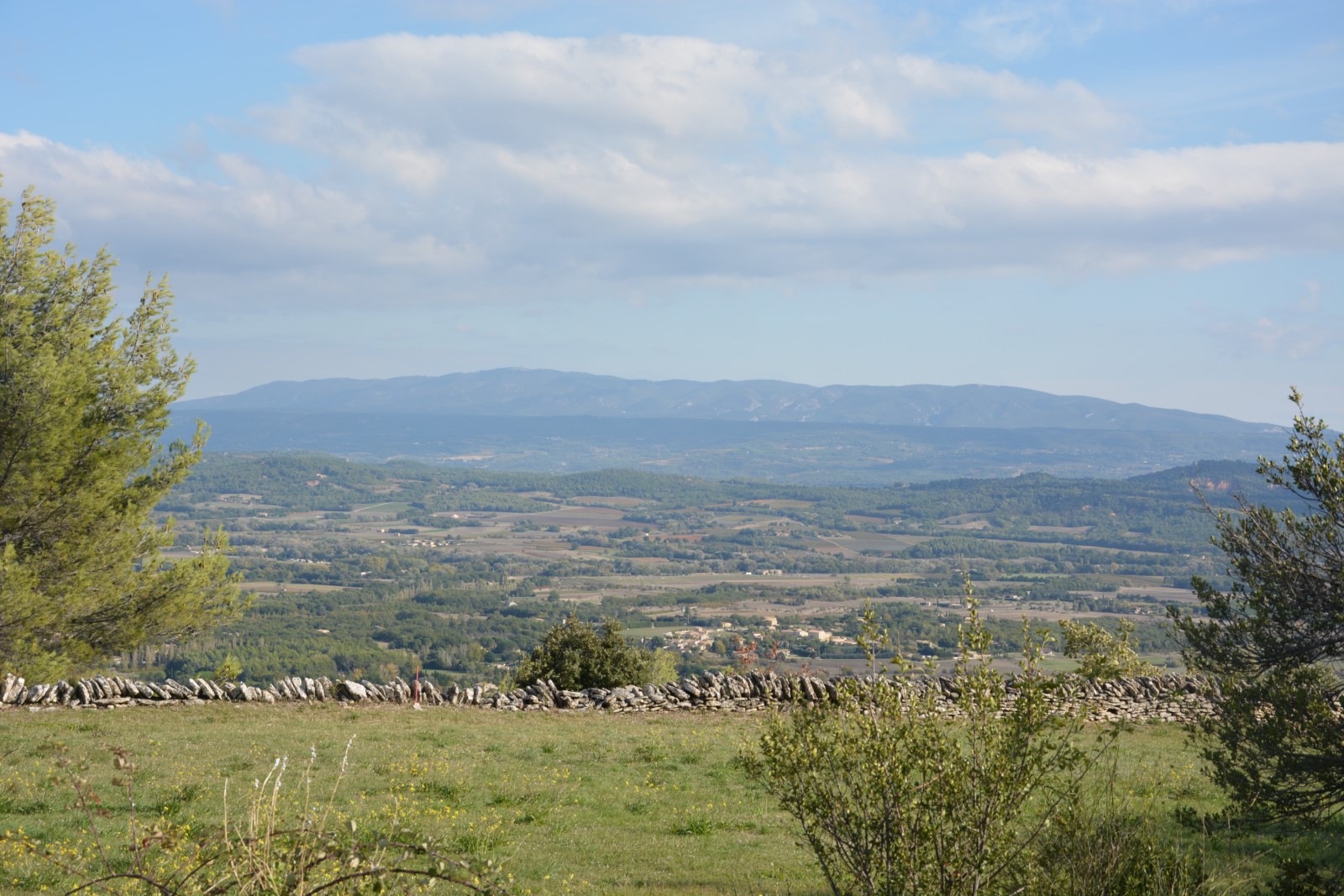 Gordes, superbe terrain de village avec vues panoramiques   