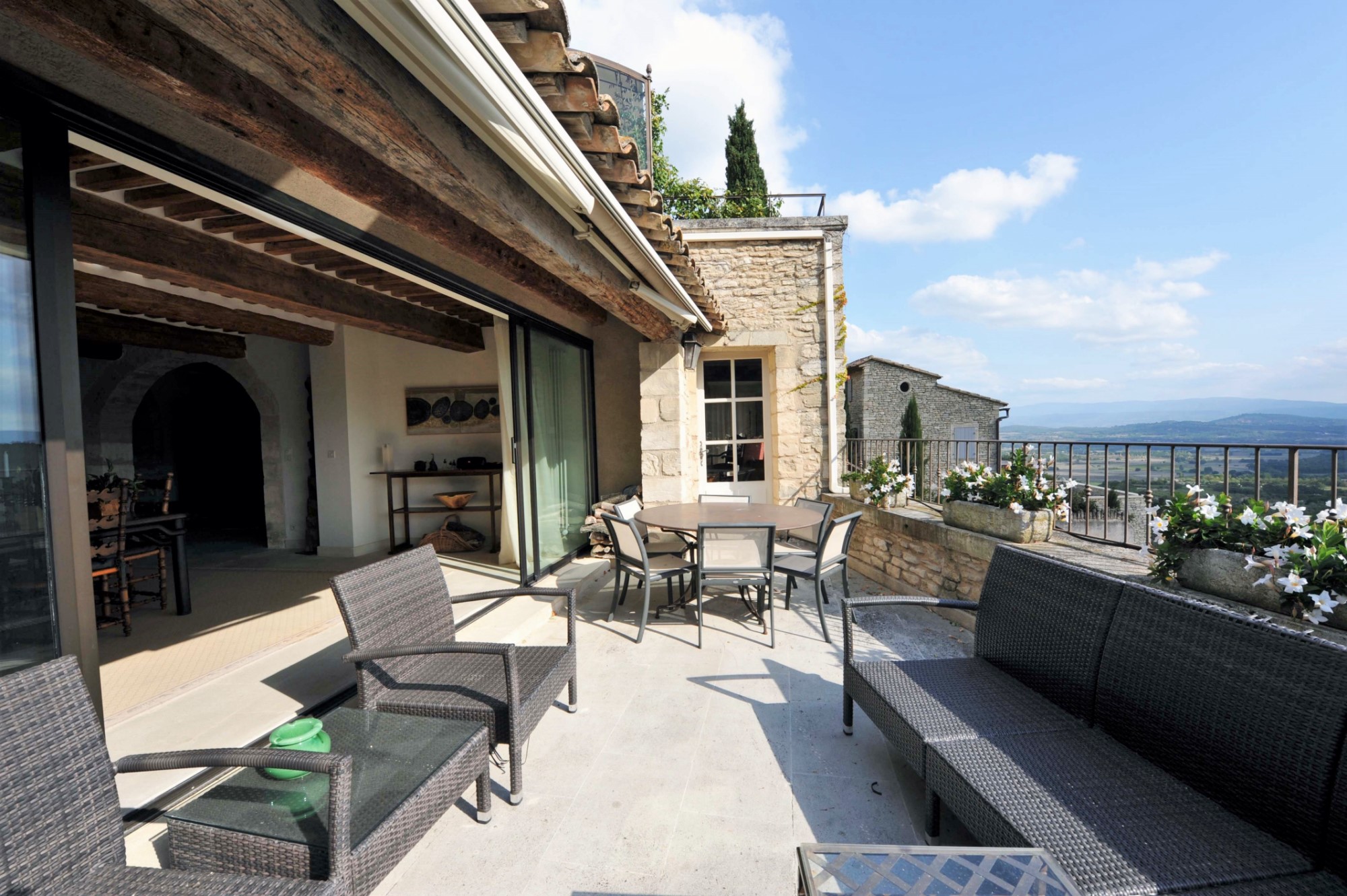 Exclusivité, exceptionnelle bastide de village avec piscine   