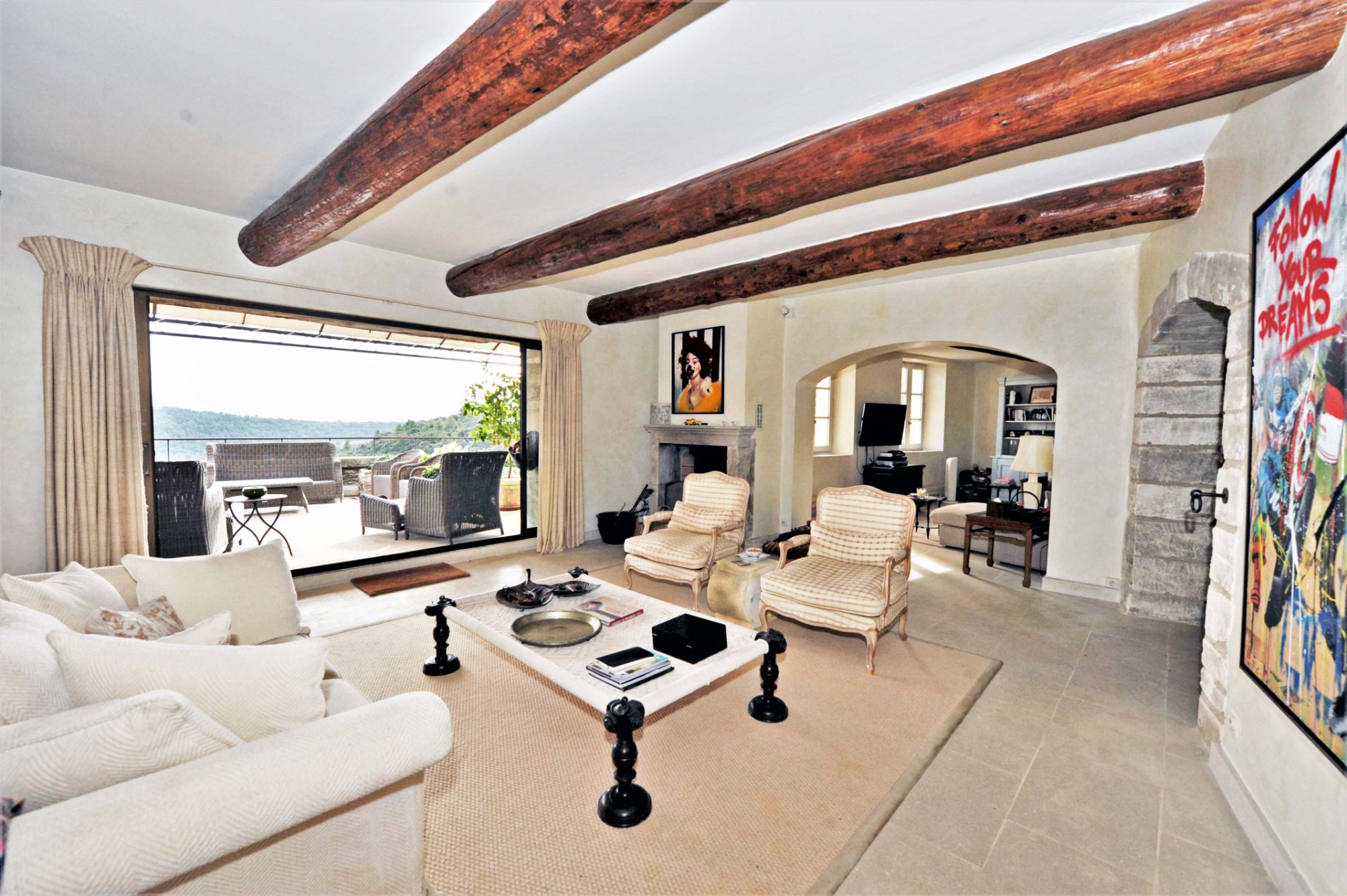 Exclusivité, exceptionnelle bastide de village avec piscine   