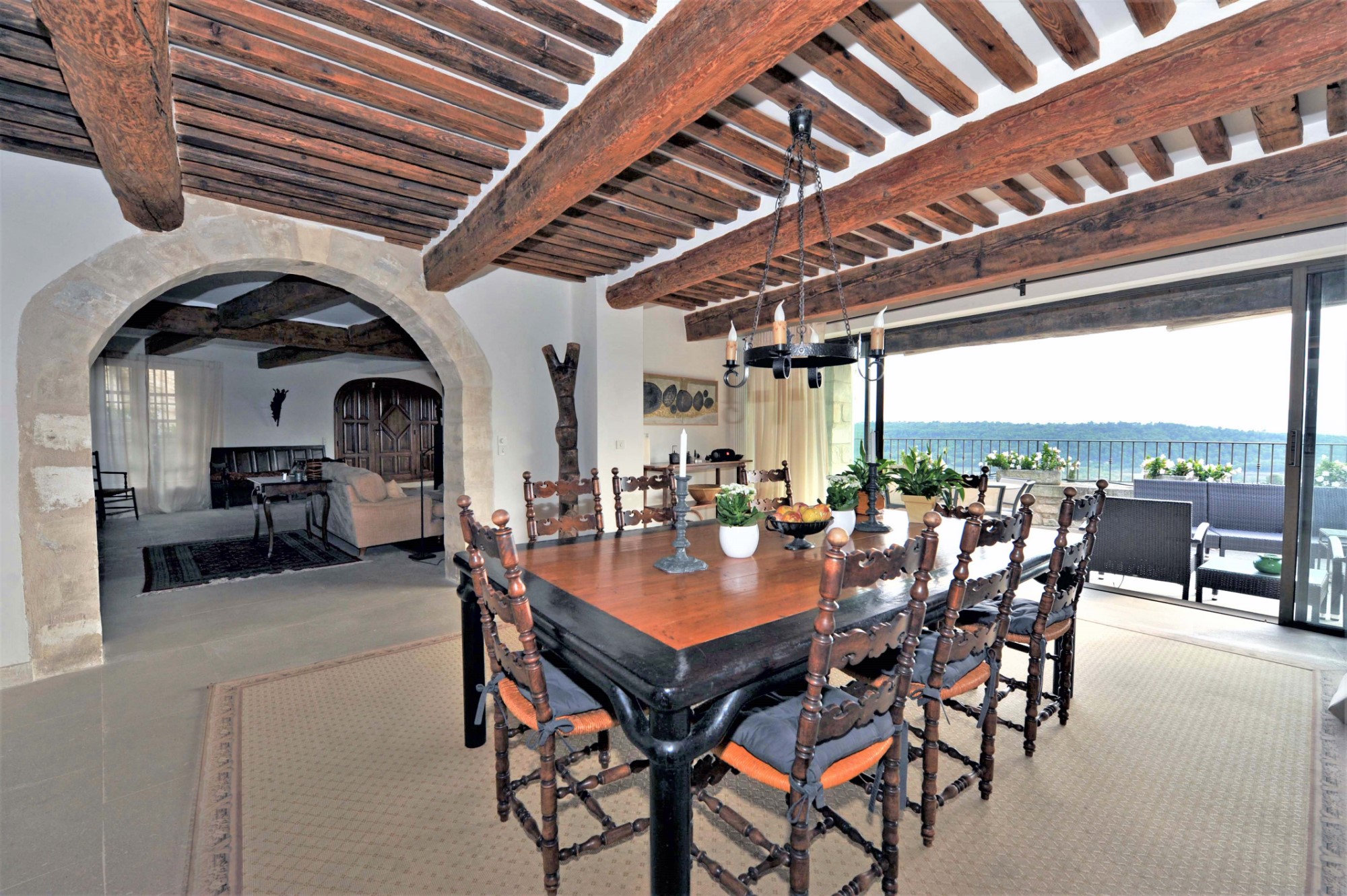 Exclusivité, exceptionnelle bastide de village avec piscine   