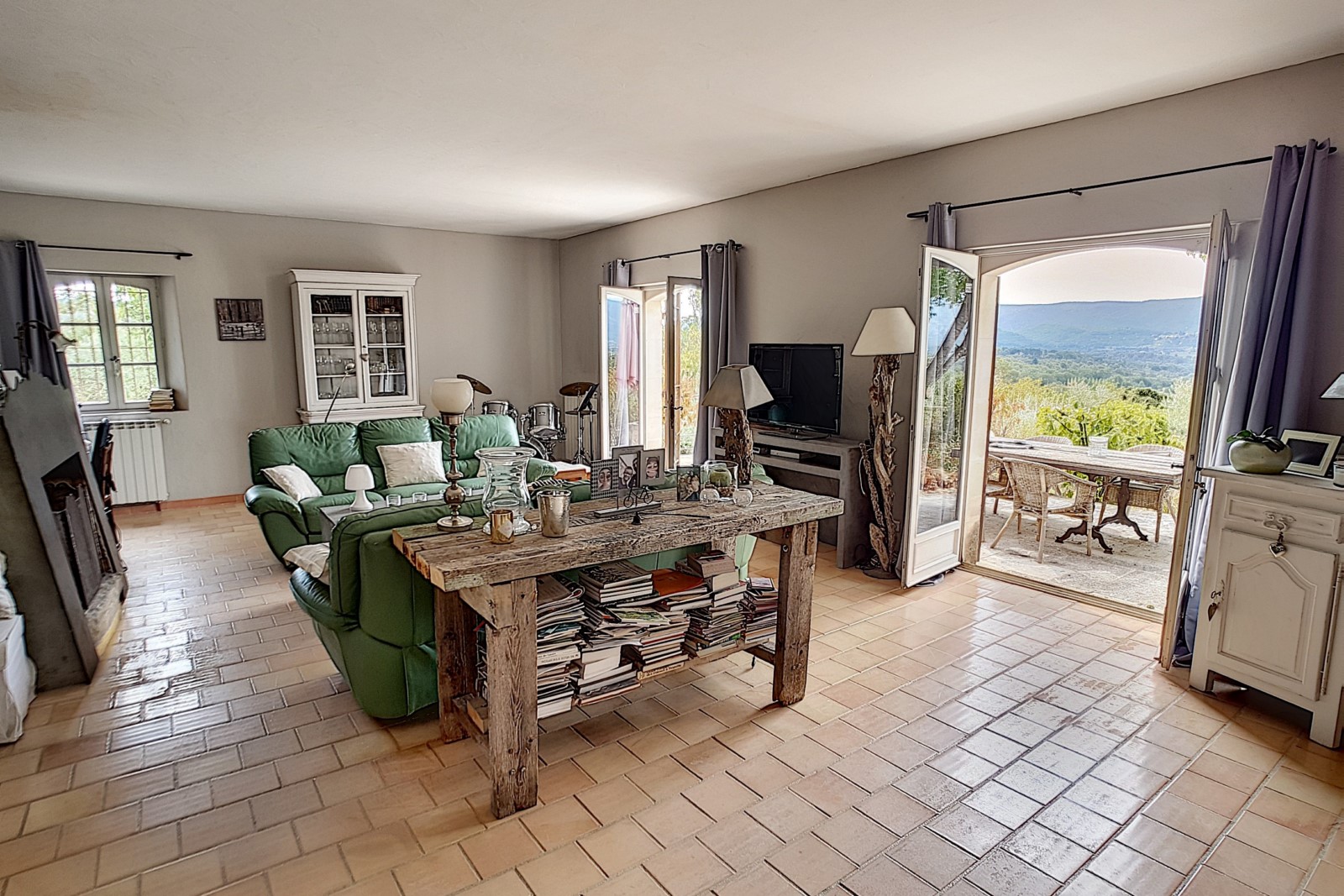Gordes : maison en pierre avec vue panoramique   