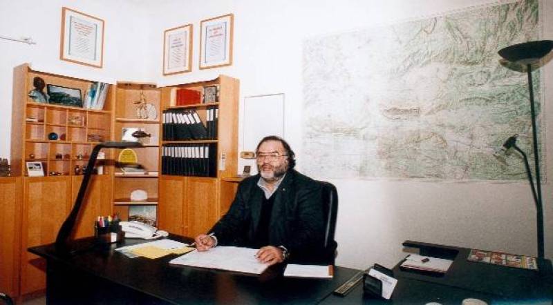 C-J Rosier à son bureau