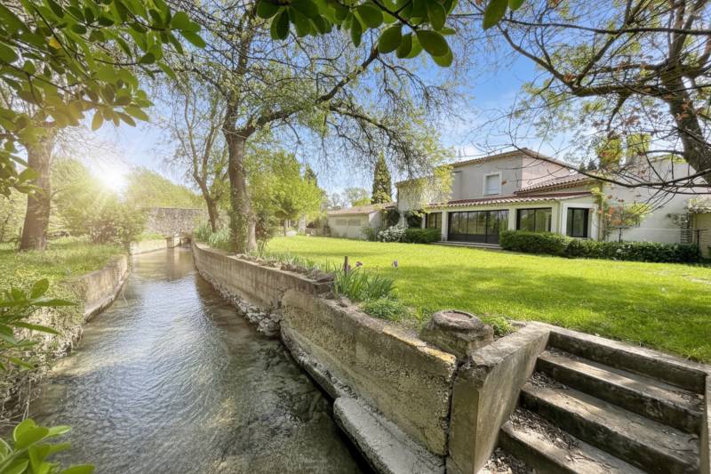 L'Isle sur la Sorgue - Maison de 188 m² et son cabanon de pêcheur en bord de Sorgues, jardin arboré de 3900 m².