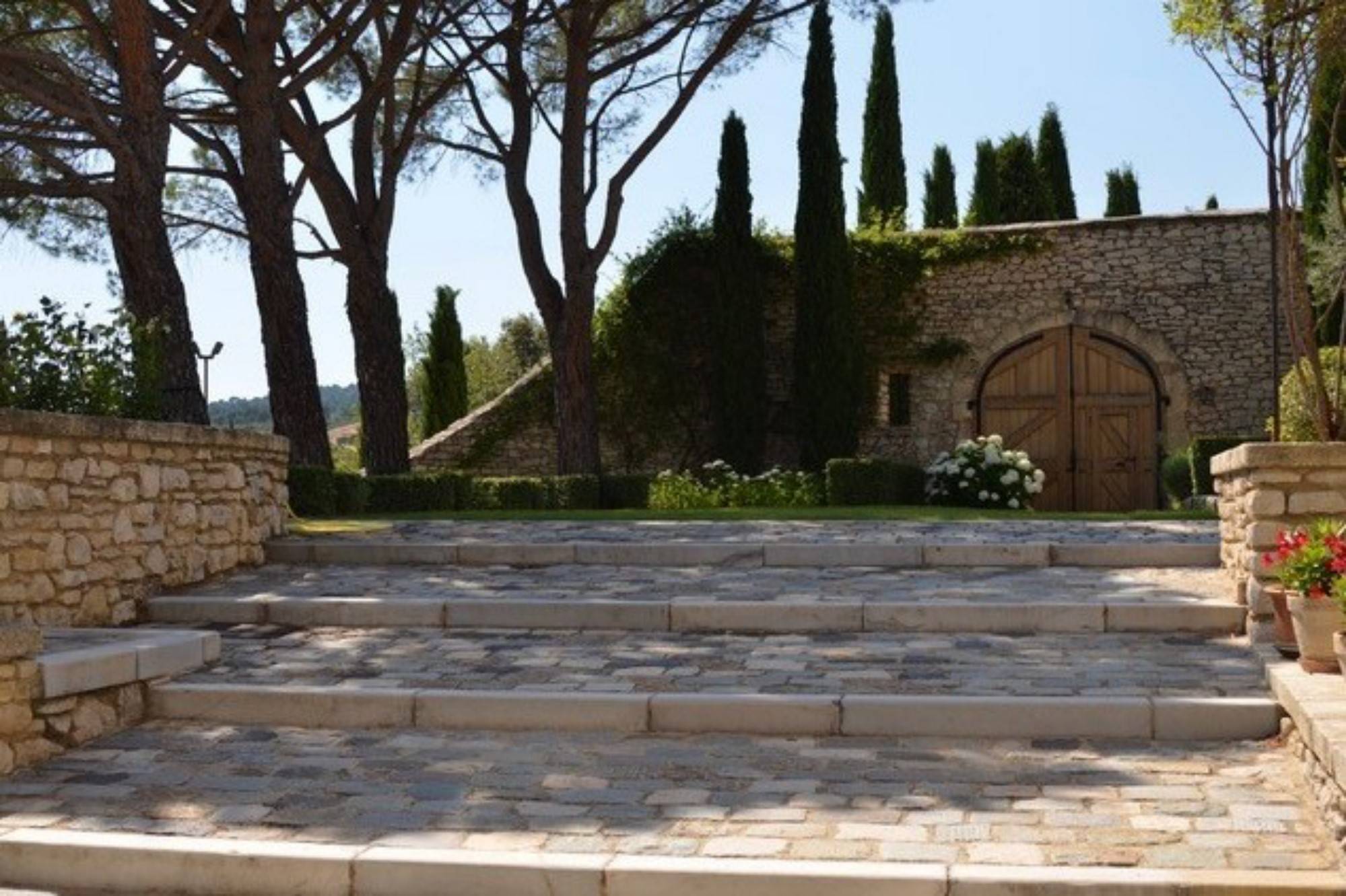 Vente Triangle d'or du Luberon : exceptionnelle commanderie des Templiers du XIIème siècle entièrement rénovée au sommet de Joucas - BIEN VENDU -