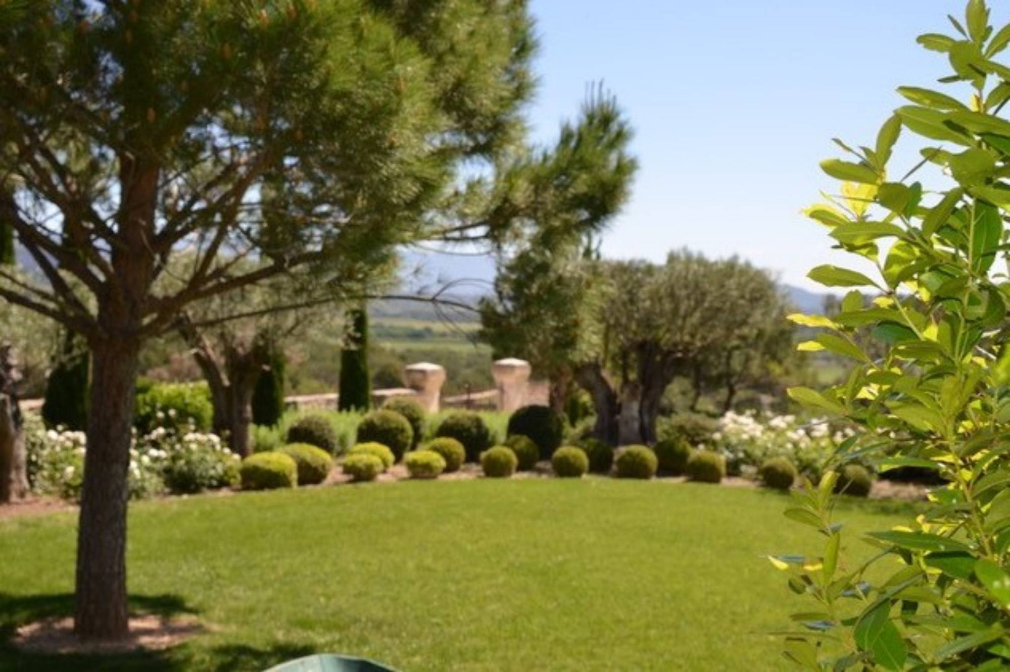 Vente Triangle d'or du Luberon : exceptionnelle commanderie des Templiers du XIIème siècle entièrement rénovée au sommet de Joucas - BIEN VENDU -