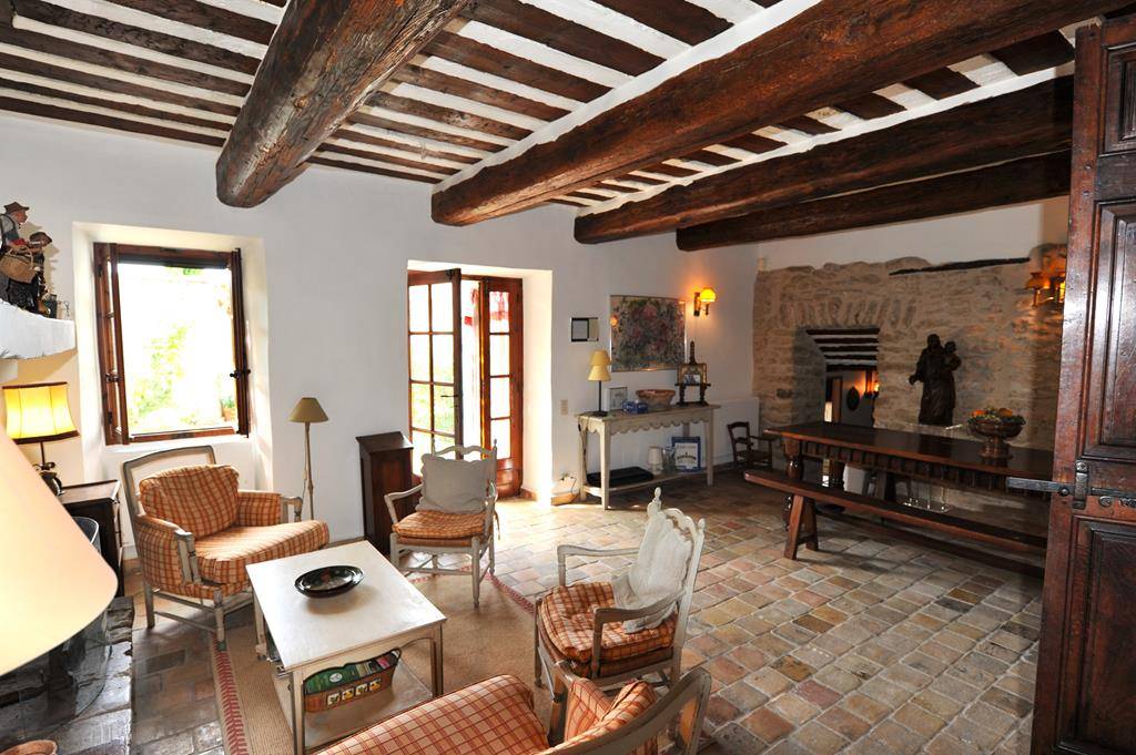 Gordes, ancienne magnanerie du 19e siècle authentique avec bories et piscine offrant de magnifiques vues sur le Luberon.