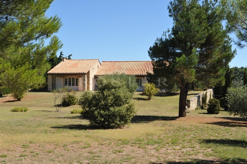 Notre zone d'activité pour ce service Grande villa provençale en pierres avec dépendance
