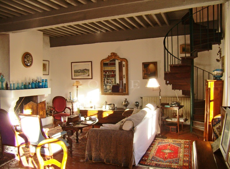 Notre zone d'activité pour ce service Grande villa provençale en pierres avec dépendance