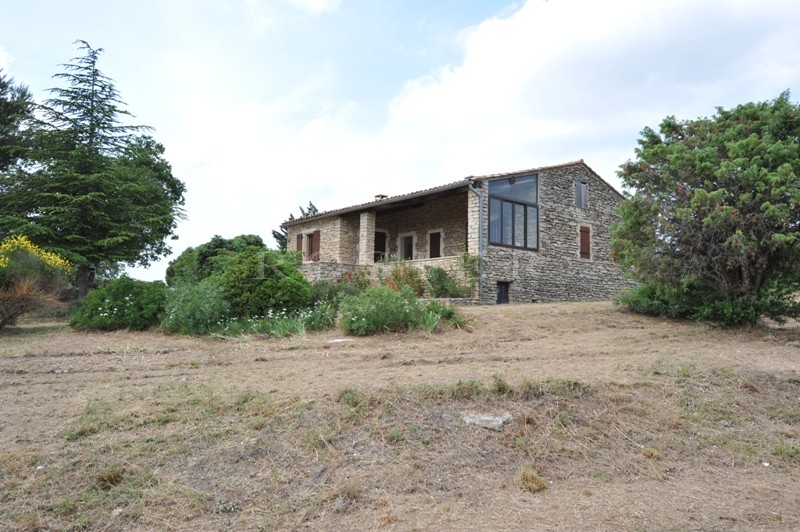 Notre zone d'activité pour ce service Grande villa provençale en pierres avec dépendance