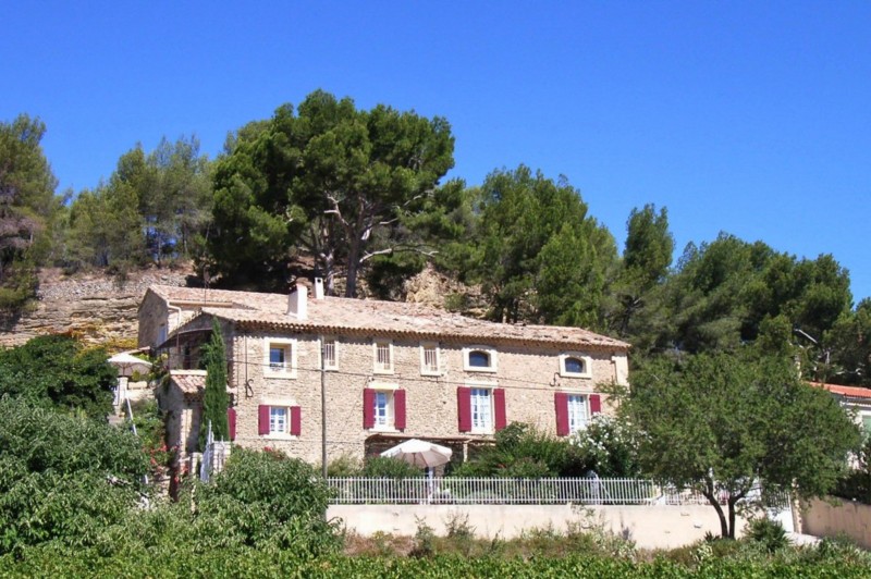 Notre zone d'activité pour ce service Ancien mas avec piscine à vendre
