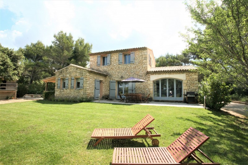 Notre zone d'activité pour ce service Grande villa provençale en pierres avec dépendance