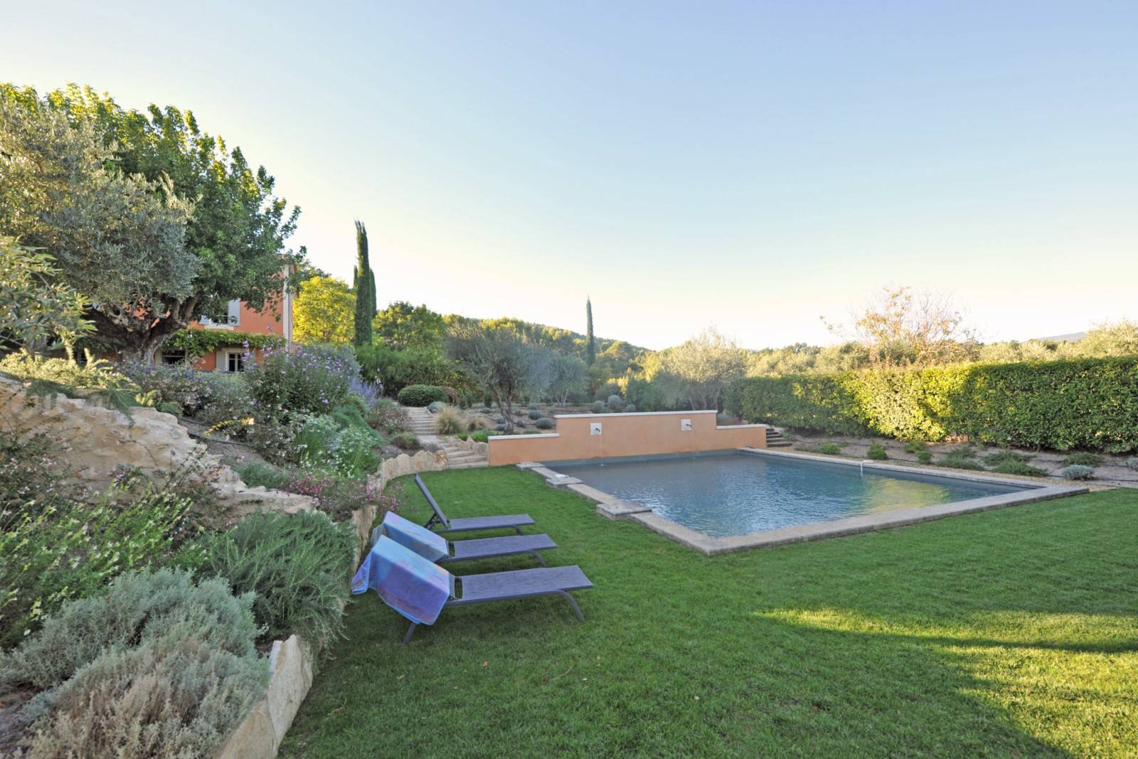 19th century house with swimming pool and independent studio near Roussillon