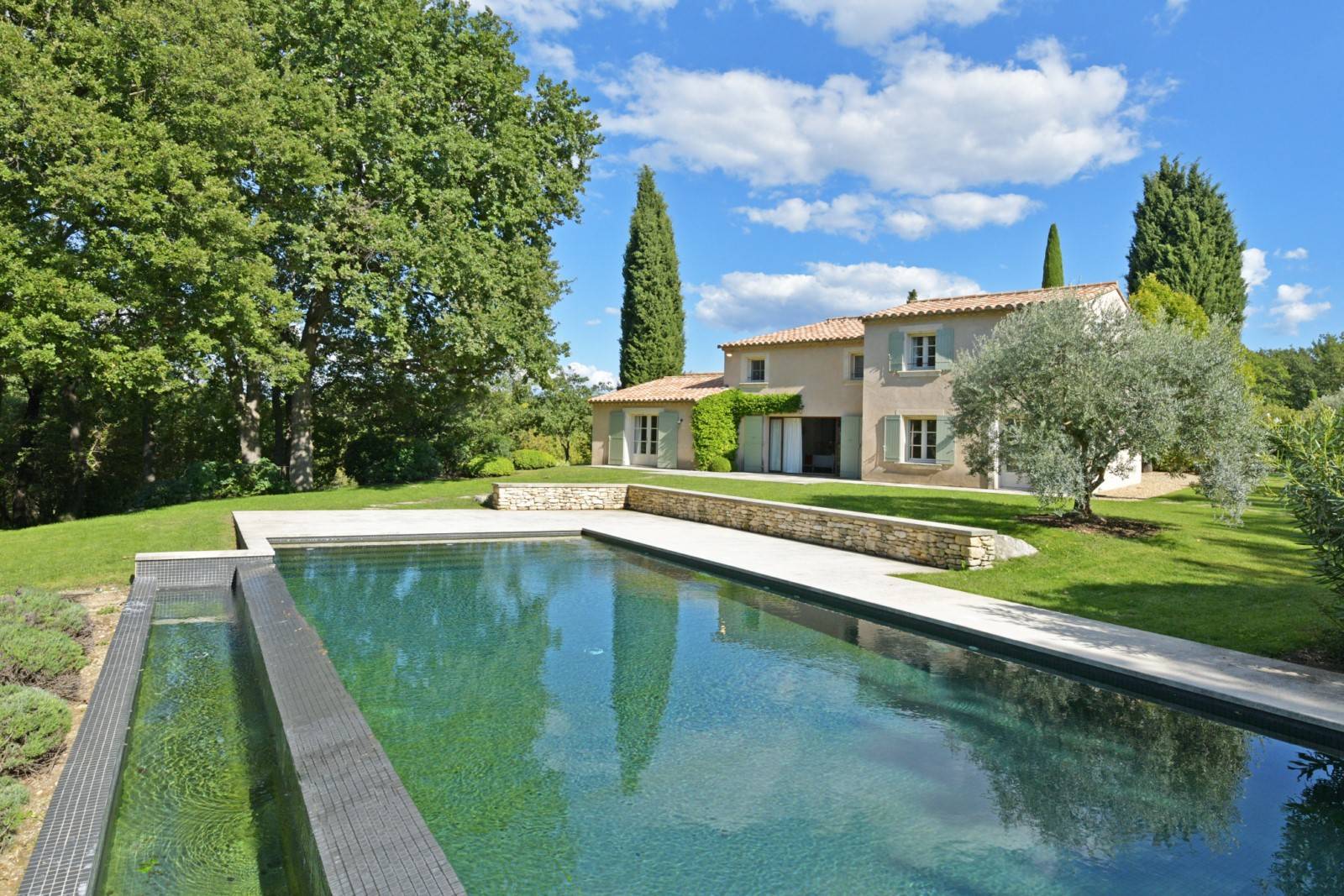 ROSIER Real Estate in Gordes is selling this elegant property with outbuildings and dominant view in Lacoste