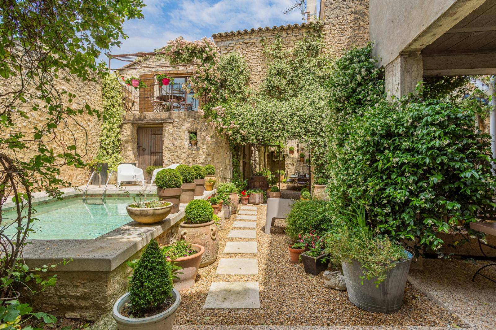 Exceptional property in a village in the Luberon