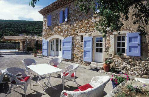 Monts de Vaucluse, more than 500 m² including an ancient farmhouse from the 17th century  ...