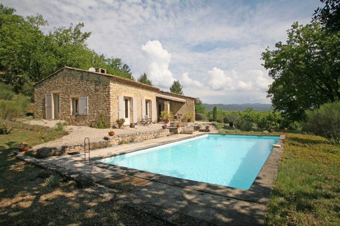 Vente à Gordes, maison en pierre avec piscine et vues panoramiques  