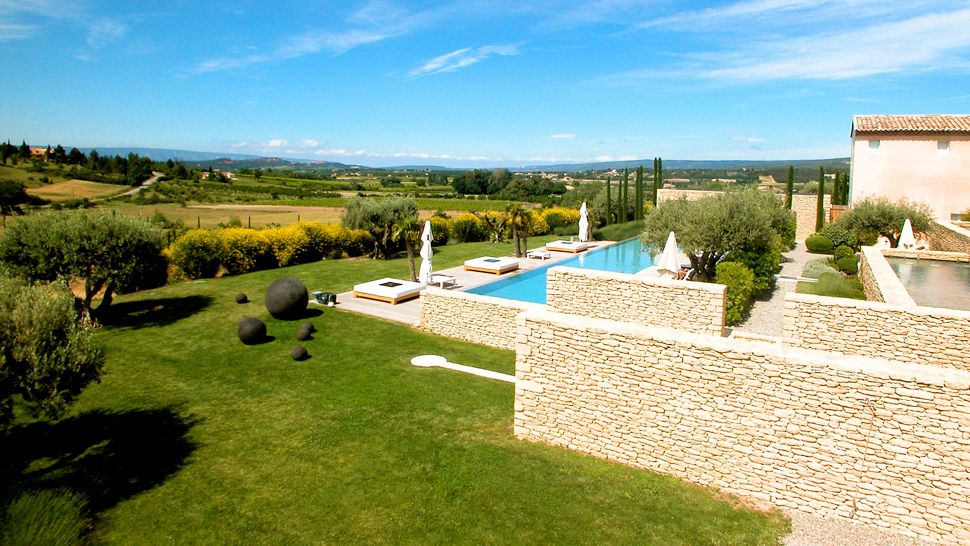 THE DOMAINE DES ANDEOLS, contemporary hotel in St. Saturnin les Apt
