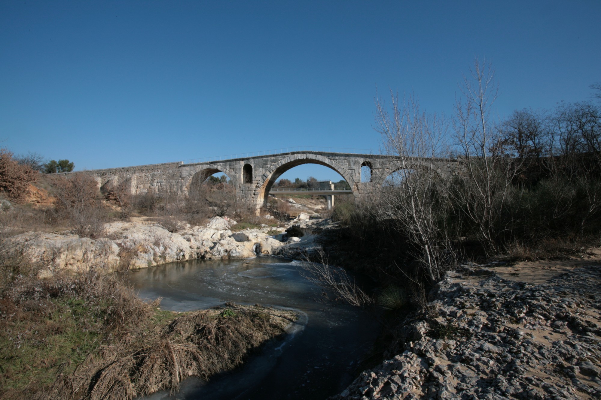 Le Pont Julien à Bonnieux