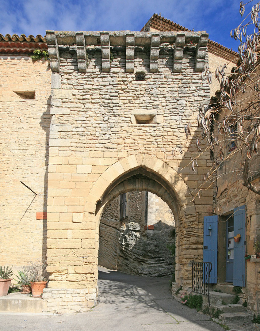 Une des portes du haut Goult, Luberon