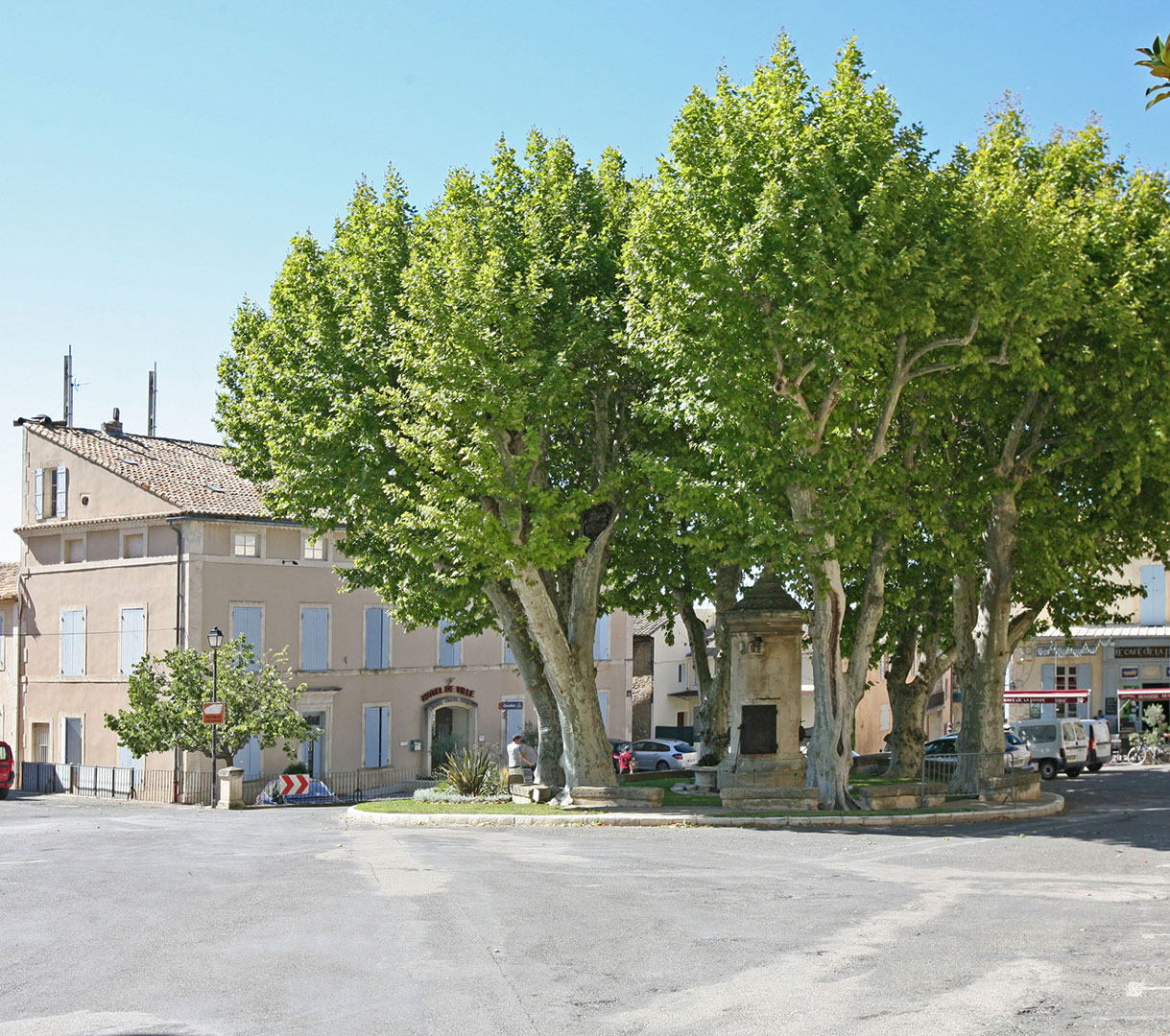 Robion in Luberon, between Les Taillades and Maubec, towards Gordes