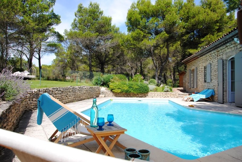 Location Pour des vacances en famille réussies,  location saisonnière en Luberon, maison aménagée avec goût et simplicité avec piscine 