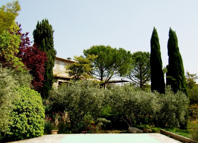 Location A louer pour vos vacances à Gordes,  en Luberon, maison en pierres de 5 chambres, avec piscine chauffée et belle terrasse avec vue